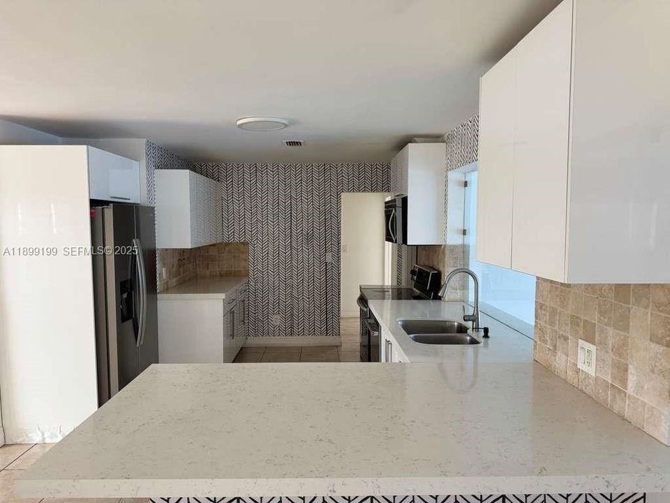 For Rent: $4,800 (4 beds, 2 baths, 1830 Square Feet)