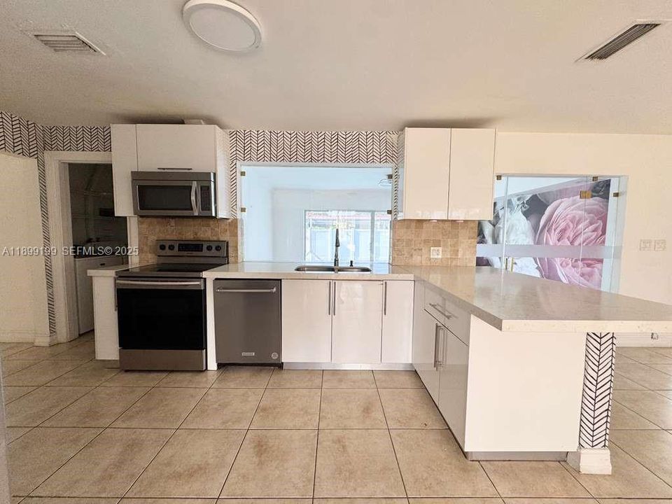 For Rent: $4,800 (4 beds, 2 baths, 1830 Square Feet)