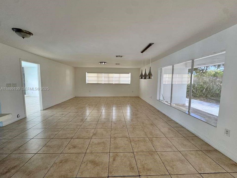 For Rent: $4,800 (4 beds, 2 baths, 1830 Square Feet)