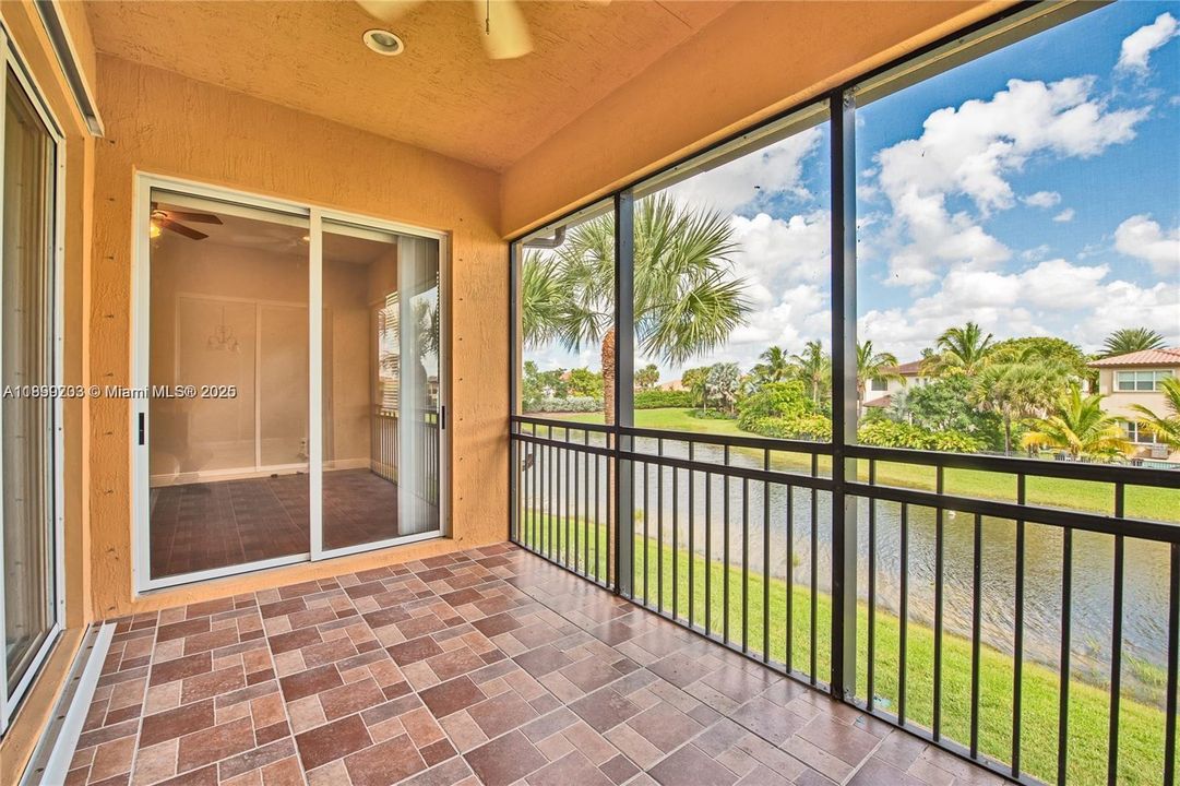 Под контрактом: $3,599 (3 спален, 2 ванн, 1524 Квадратных фут)