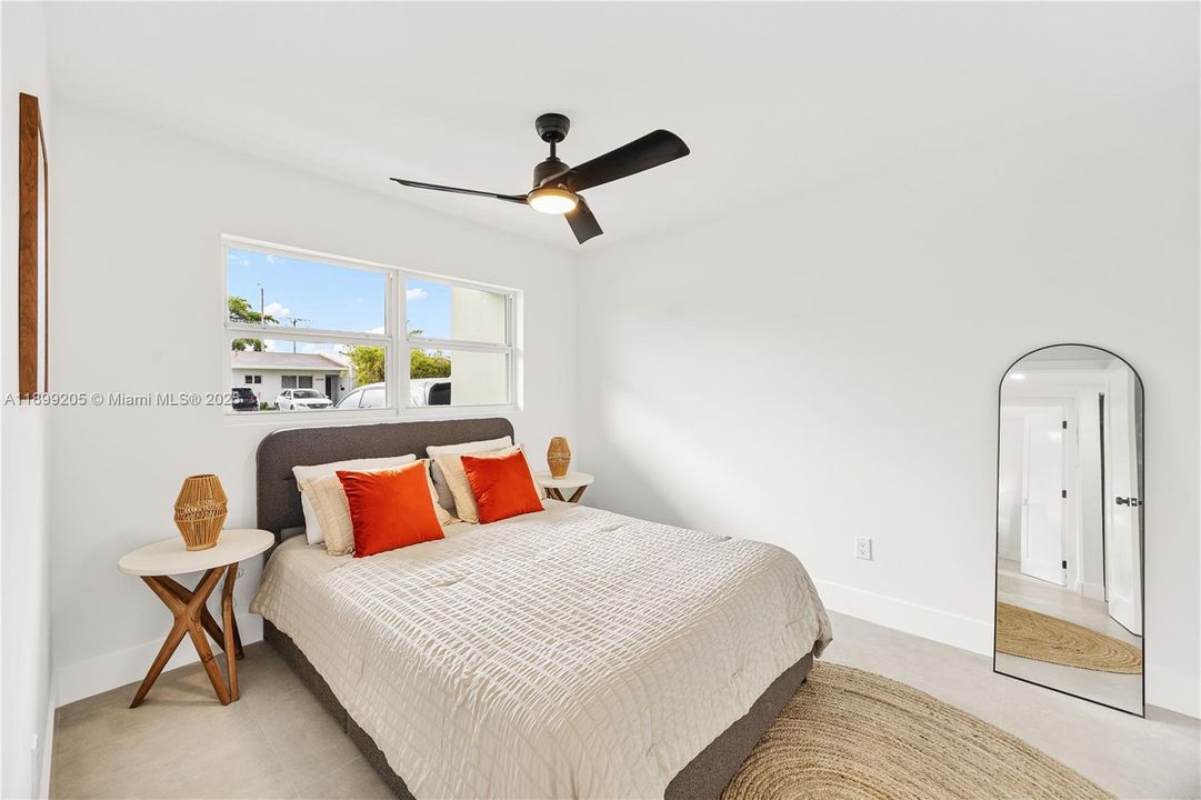 合同活跃: $485,000 (2 贝兹, 1 浴室, 824 平方英尺)