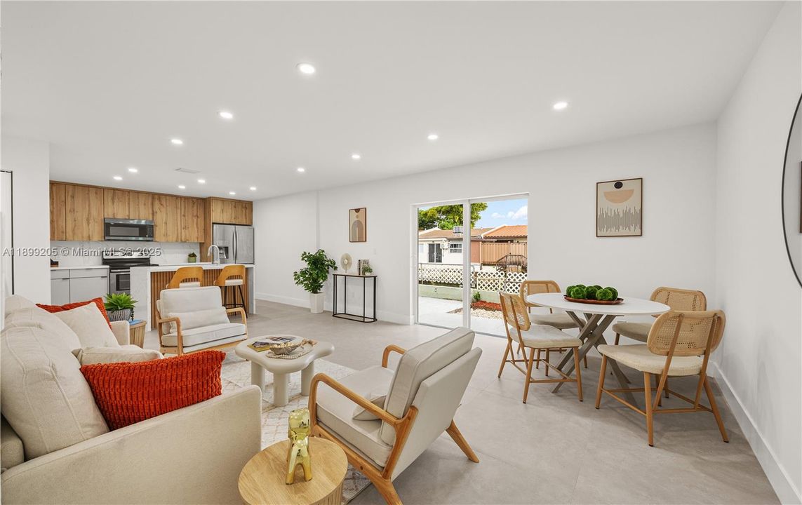 合同活跃: $485,000 (2 贝兹, 1 浴室, 824 平方英尺)