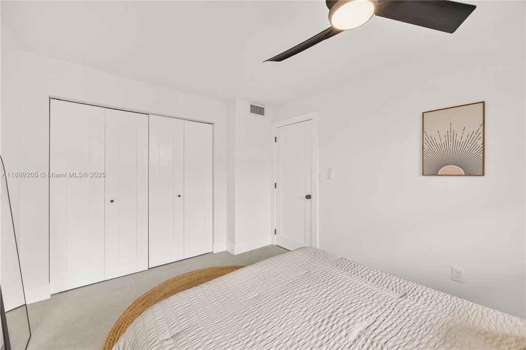 合同活跃: $485,000 (2 贝兹, 1 浴室, 824 平方英尺)