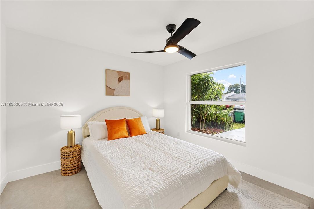 合同活跃: $485,000 (2 贝兹, 1 浴室, 824 平方英尺)