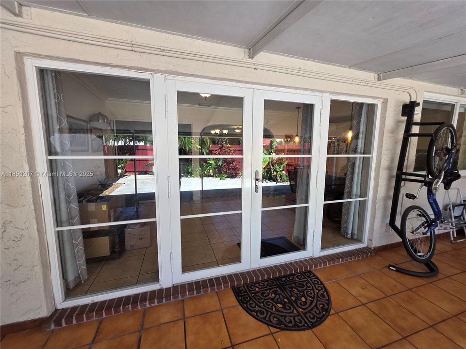 For Sale: $595,000 (3 beds, 2 baths, 1445 Square Feet)