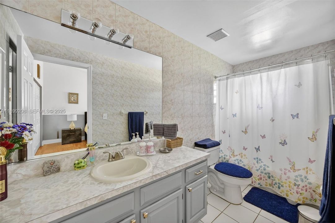 待售: $865,000 (4 贝兹, 3 浴室, 2462 平方英尺)