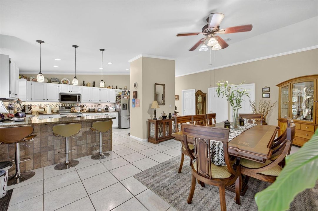 待售: $865,000 (4 贝兹, 3 浴室, 2462 平方英尺)