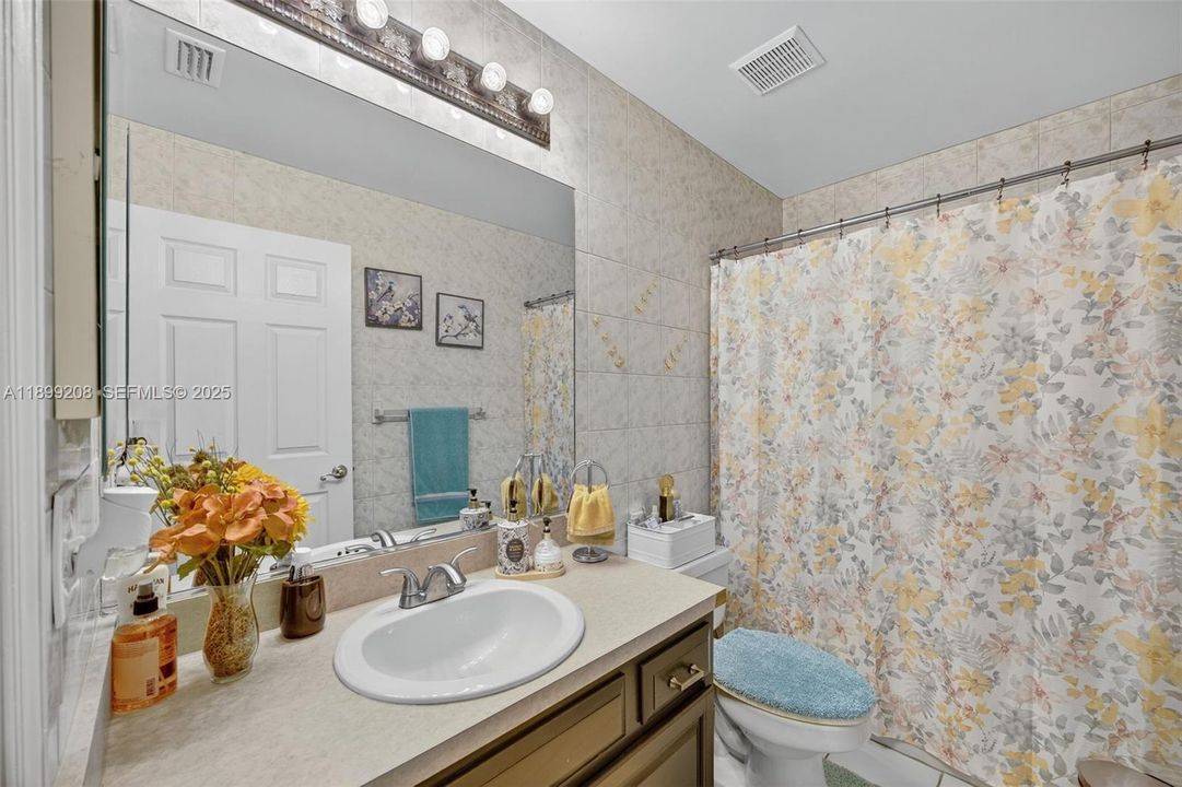 待售: $865,000 (4 贝兹, 3 浴室, 2462 平方英尺)