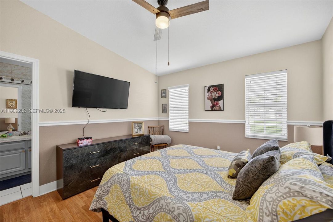 待售: $865,000 (4 贝兹, 3 浴室, 2462 平方英尺)