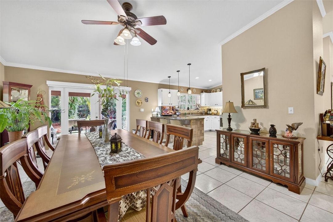 待售: $865,000 (4 贝兹, 3 浴室, 2462 平方英尺)