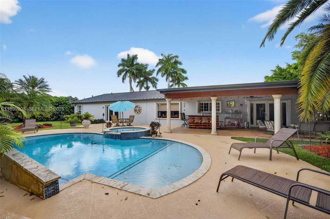 待售: $865,000 (4 贝兹, 3 浴室, 2462 平方英尺)