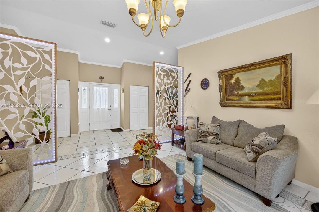 待售: $865,000 (4 贝兹, 3 浴室, 2462 平方英尺)