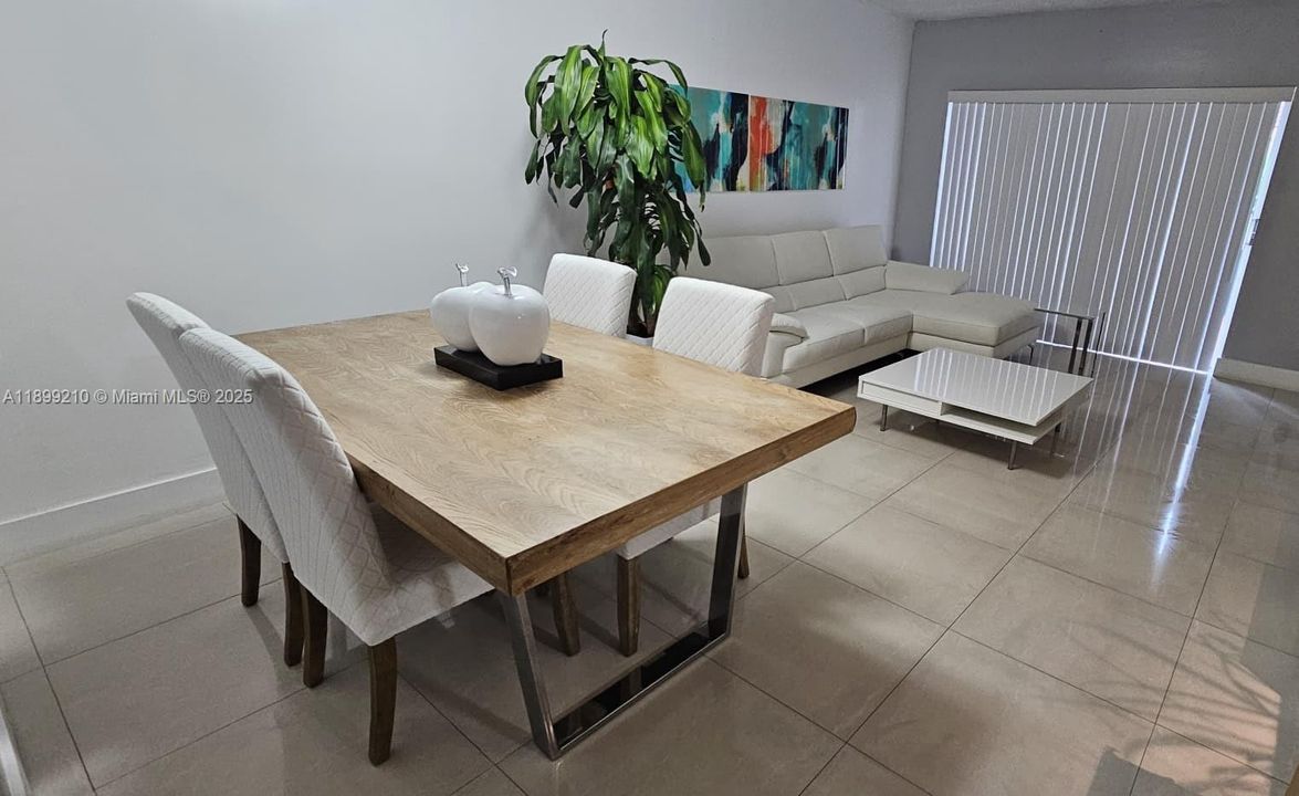 最近租的: $2,750 (3 贝兹, 2 浴室, 1120 平方英尺)