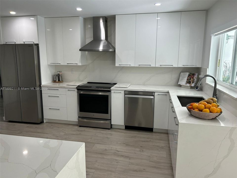 For Sale: $980,000 (4 beds, 3 baths, 2504 Square Feet)