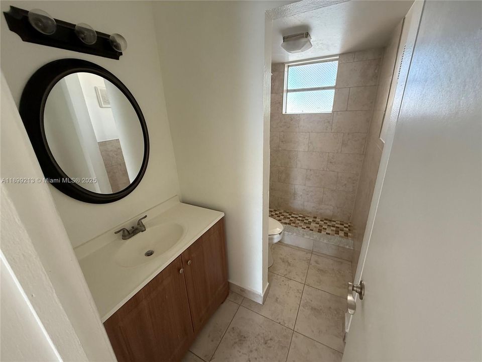 For Sale: $235,000 (2 beds, 2 baths, 890 Square Feet)