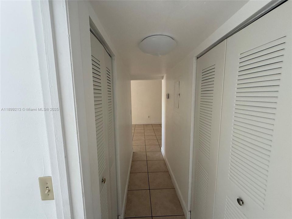 For Sale: $235,000 (2 beds, 2 baths, 890 Square Feet)