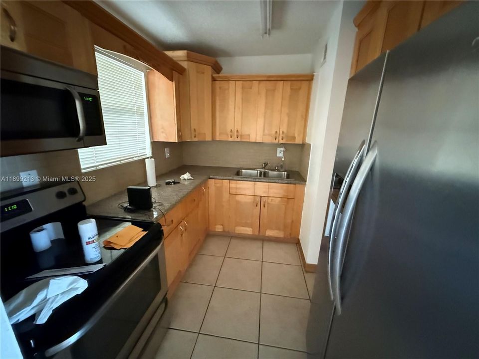 For Sale: $235,000 (2 beds, 2 baths, 890 Square Feet)