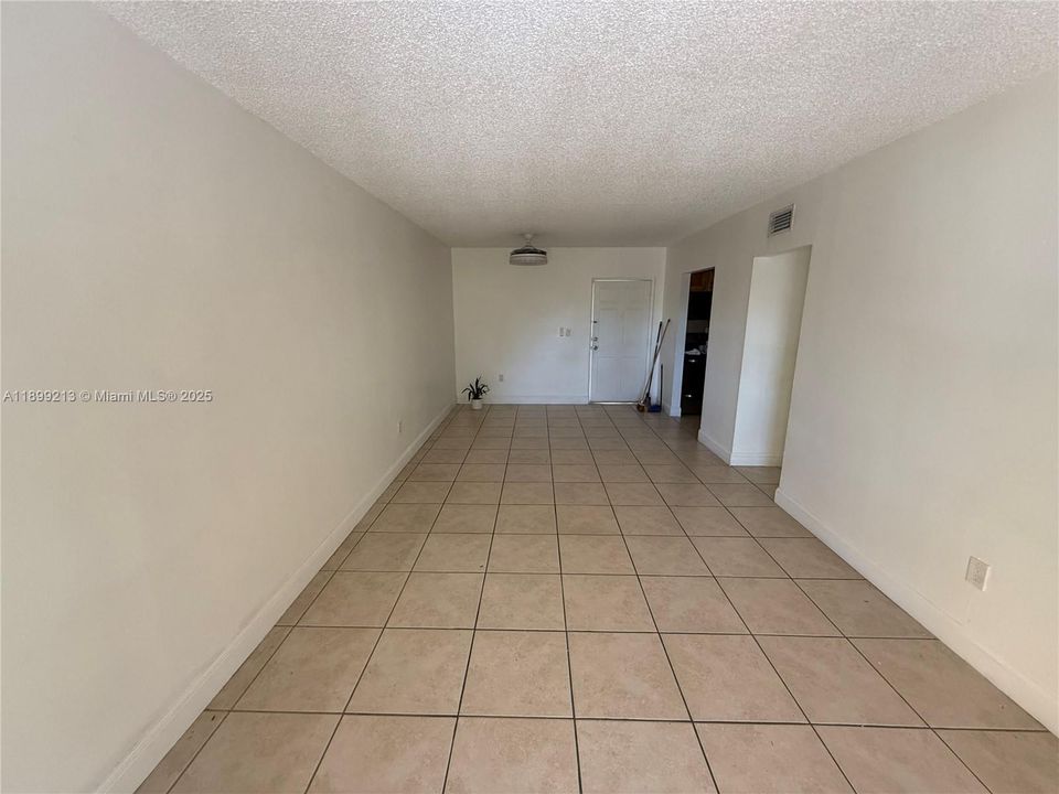 For Sale: $235,000 (2 beds, 2 baths, 890 Square Feet)
