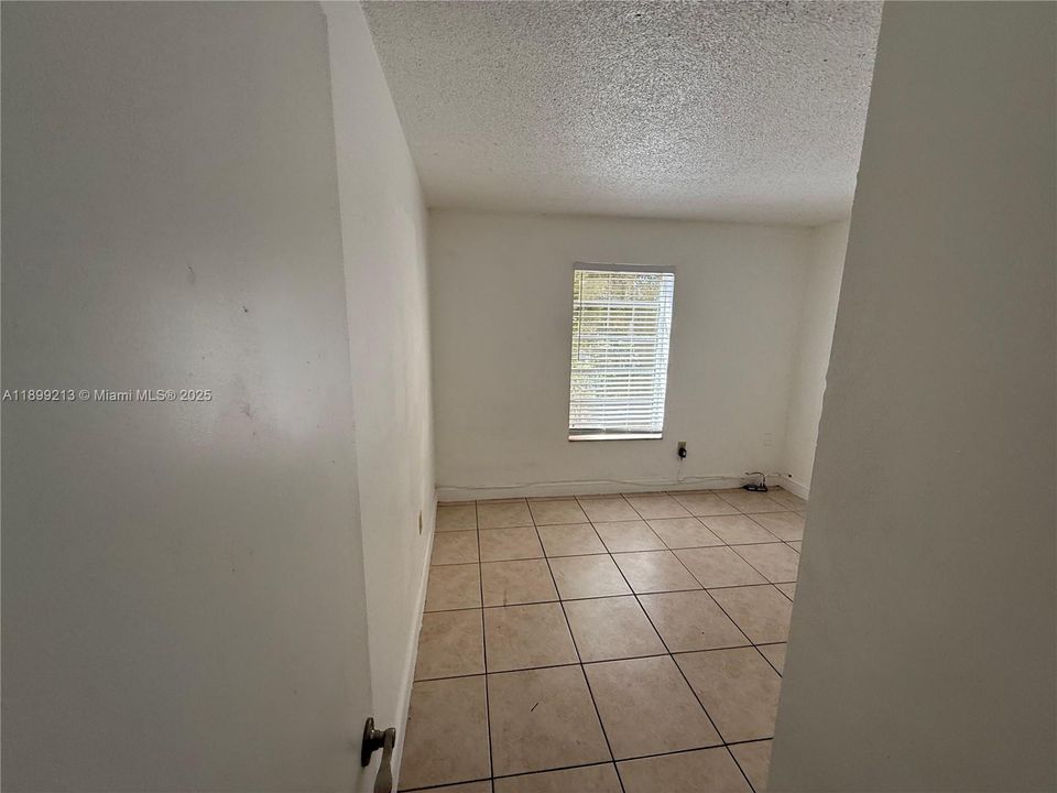 For Sale: $235,000 (2 beds, 2 baths, 890 Square Feet)