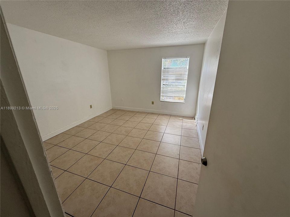 For Sale: $235,000 (2 beds, 2 baths, 890 Square Feet)