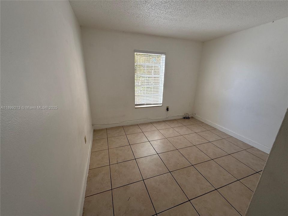 For Sale: $235,000 (2 beds, 2 baths, 890 Square Feet)