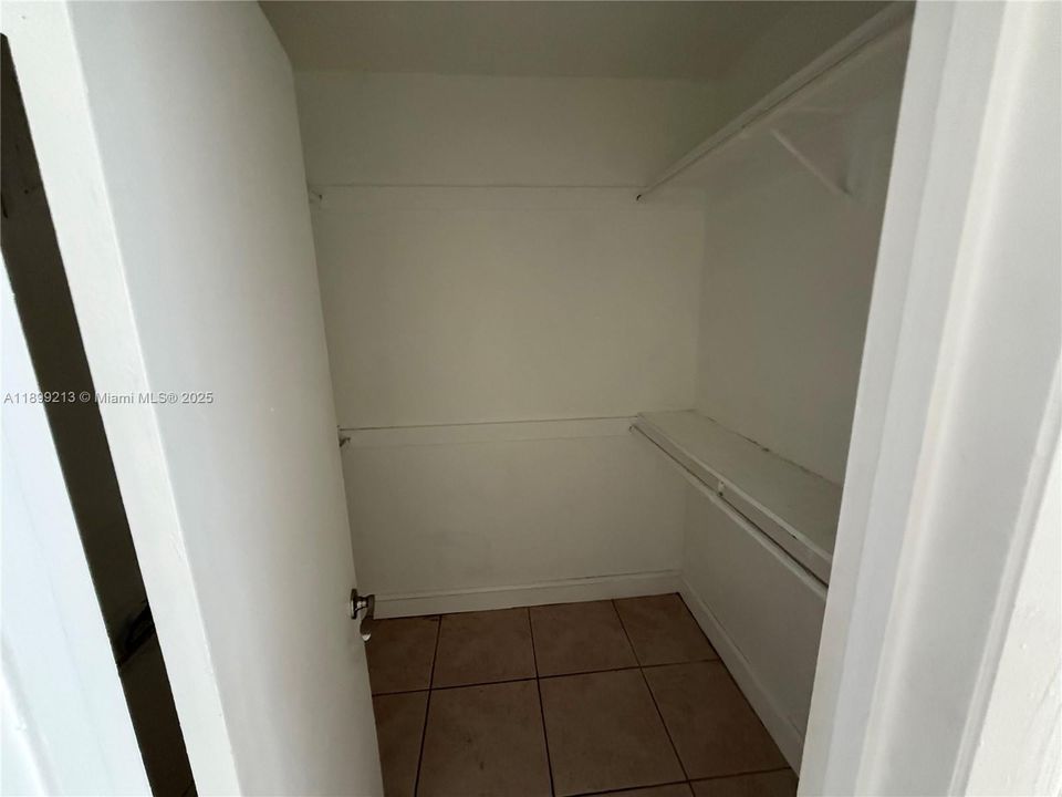 For Sale: $235,000 (2 beds, 2 baths, 890 Square Feet)