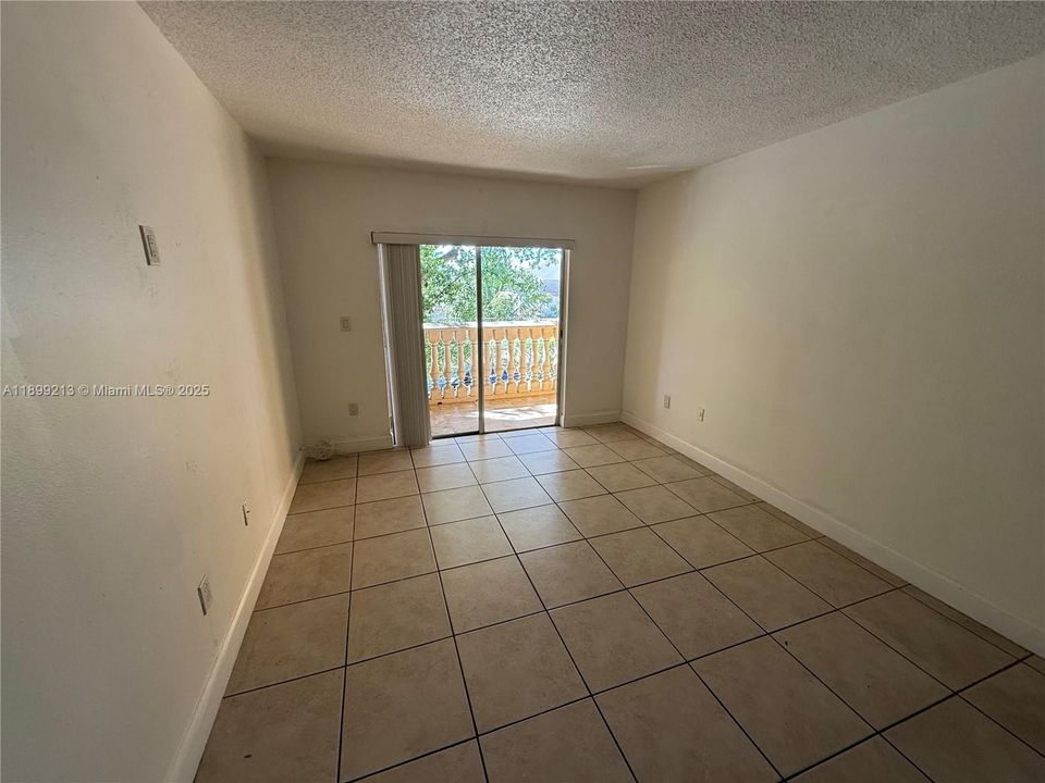 For Sale: $235,000 (2 beds, 2 baths, 890 Square Feet)
