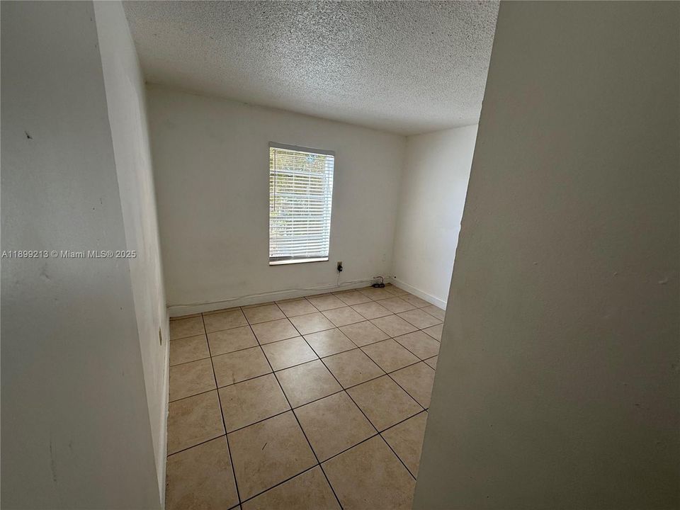 For Sale: $235,000 (2 beds, 2 baths, 890 Square Feet)