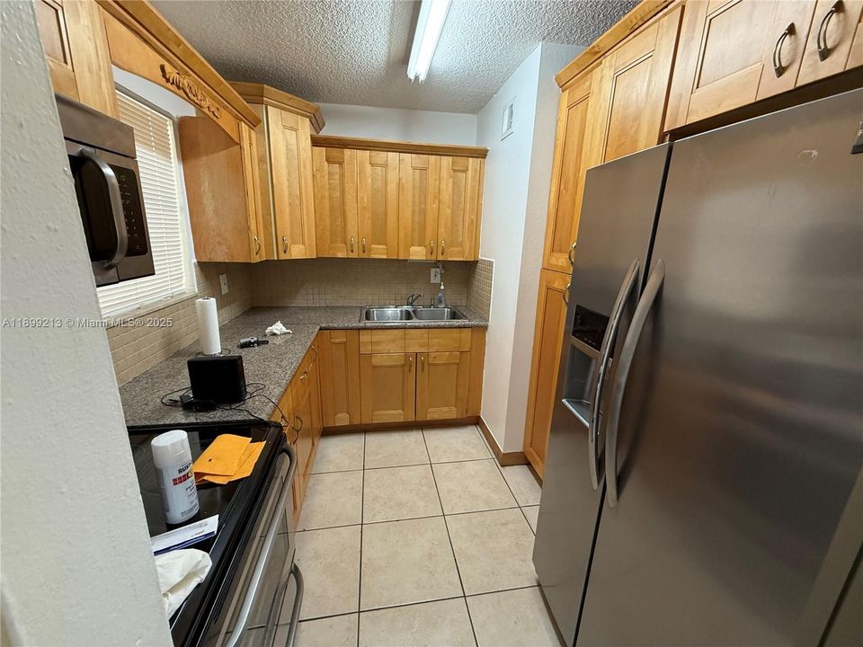 For Sale: $235,000 (2 beds, 2 baths, 890 Square Feet)