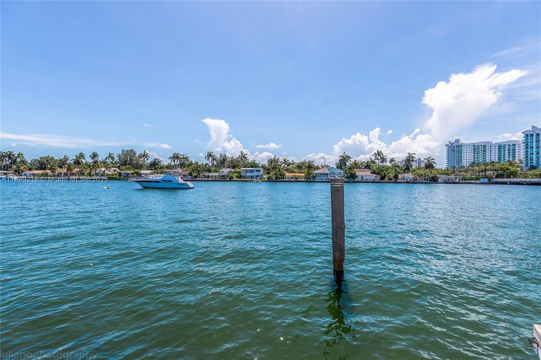 For Sale: $214,900 (1 beds, 1 baths, 827 Square Feet)