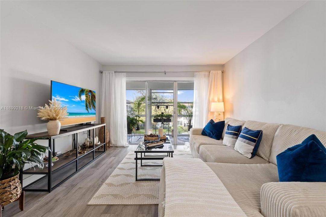 На продажу: $350,000 (1 спален, 1 ванн, 850 Квадратных фут)