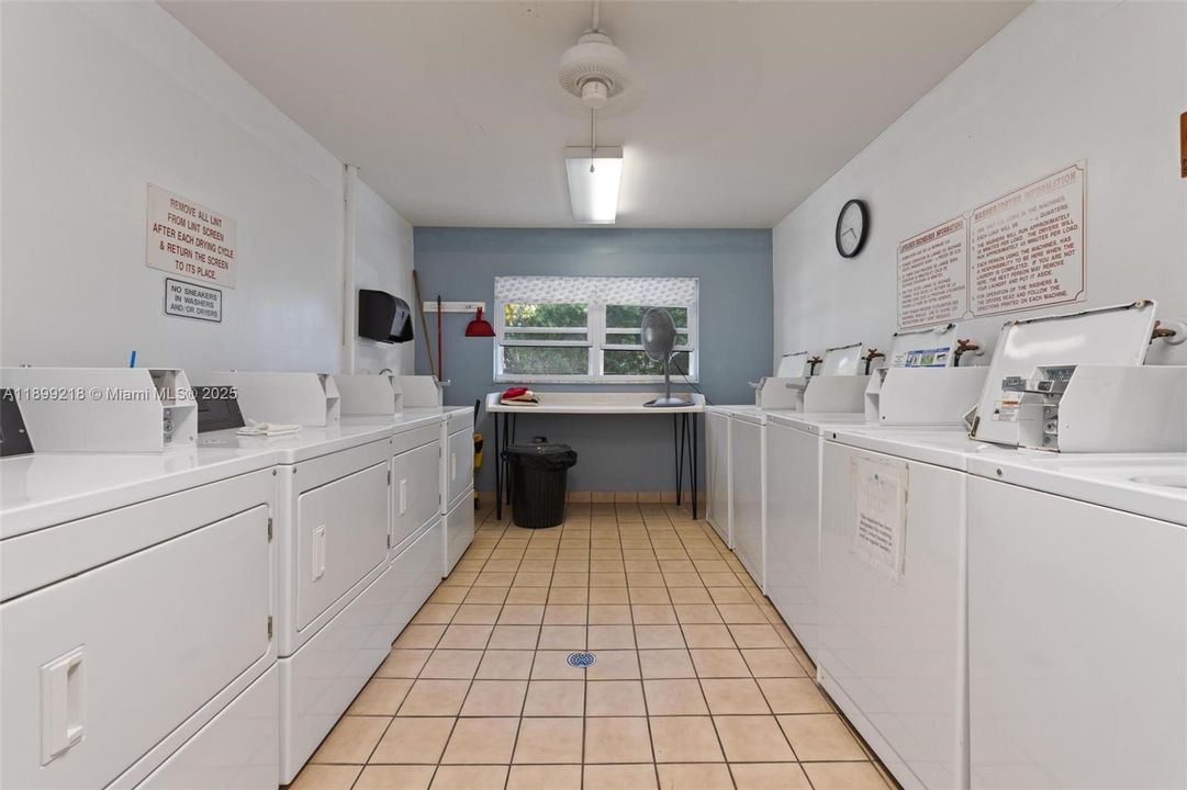 На продажу: $350,000 (1 спален, 1 ванн, 850 Квадратных фут)