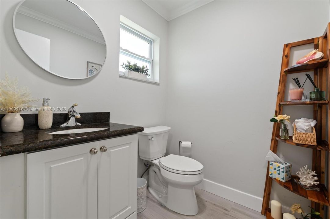 На продажу: $350,000 (1 спален, 1 ванн, 850 Квадратных фут)