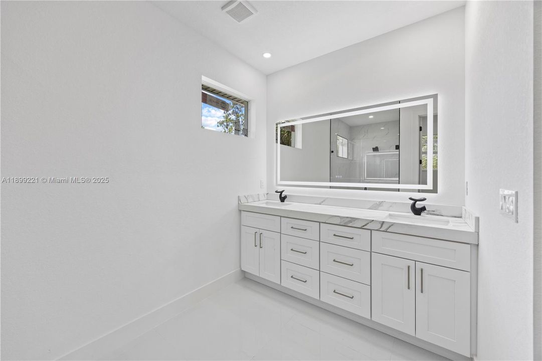 En Renta: $2,000 (3 camas, 2 baños, 0 Pies cuadrados)