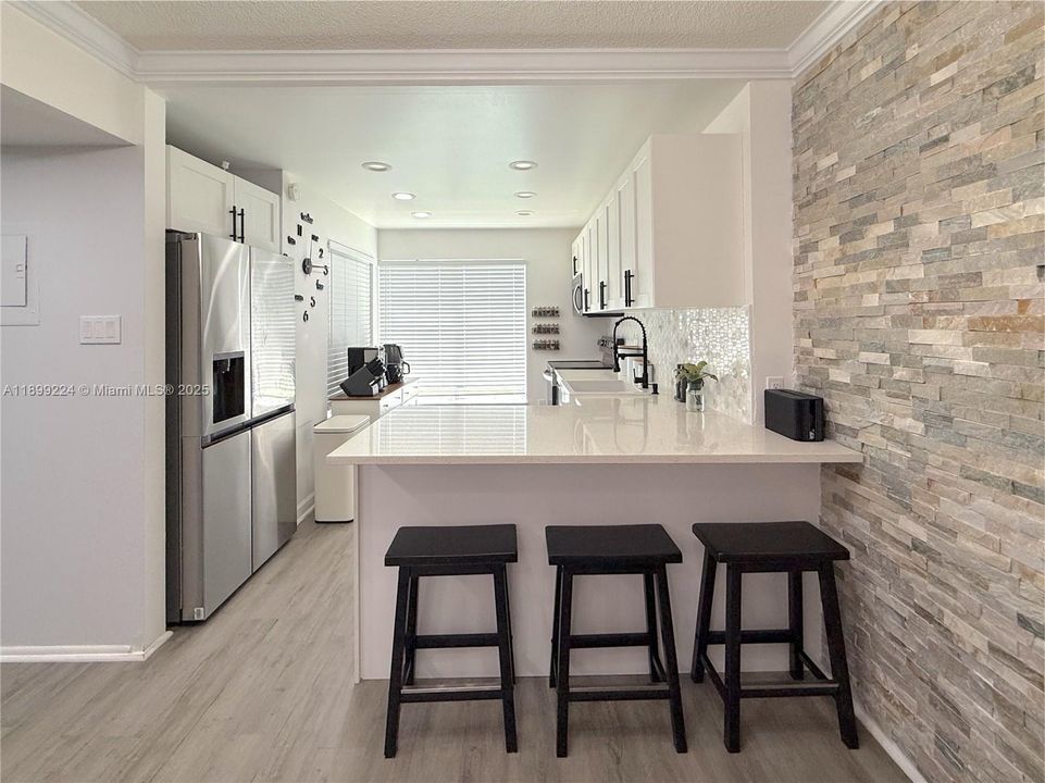 Active With Contract: $170,000 (2 beds, 2 baths, 1016 Square Feet)