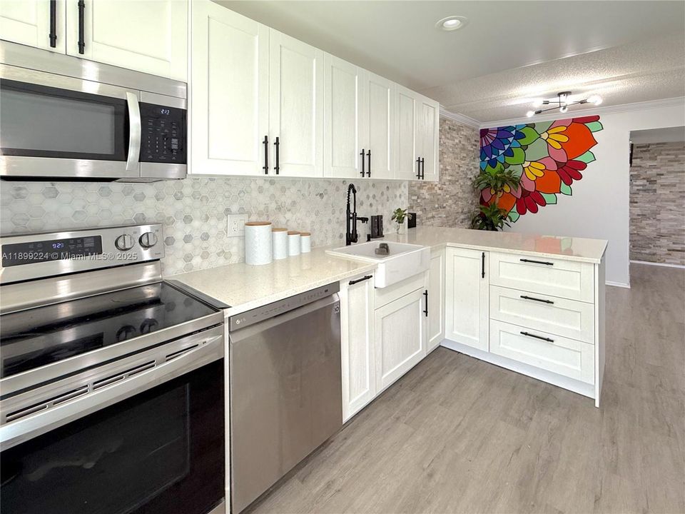 Active With Contract: $170,000 (2 beds, 2 baths, 1016 Square Feet)