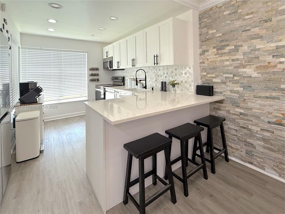 Active With Contract: $170,000 (2 beds, 2 baths, 1016 Square Feet)