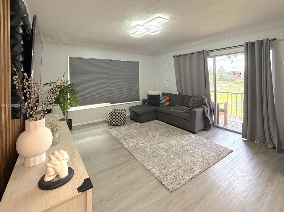 Active With Contract: $170,000 (2 beds, 2 baths, 1016 Square Feet)