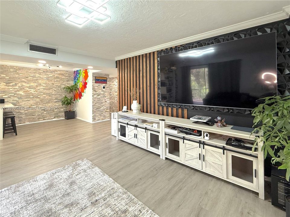 Active With Contract: $170,000 (2 beds, 2 baths, 1016 Square Feet)