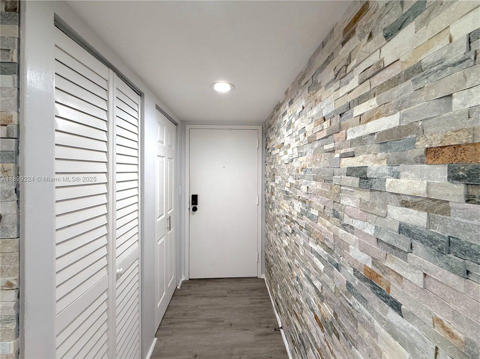 Active With Contract: $170,000 (2 beds, 2 baths, 1016 Square Feet)