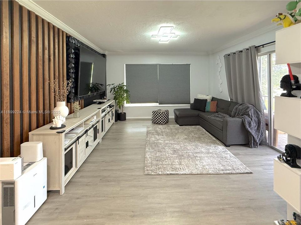 Active With Contract: $170,000 (2 beds, 2 baths, 1016 Square Feet)