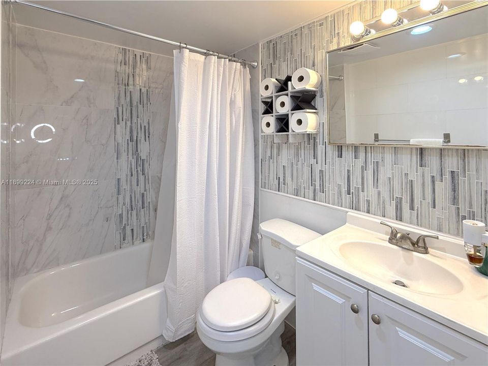 Active With Contract: $170,000 (2 beds, 2 baths, 1016 Square Feet)