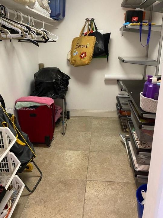 For Rent: $2,600 (1 beds, 1 baths, 570 Square Feet)