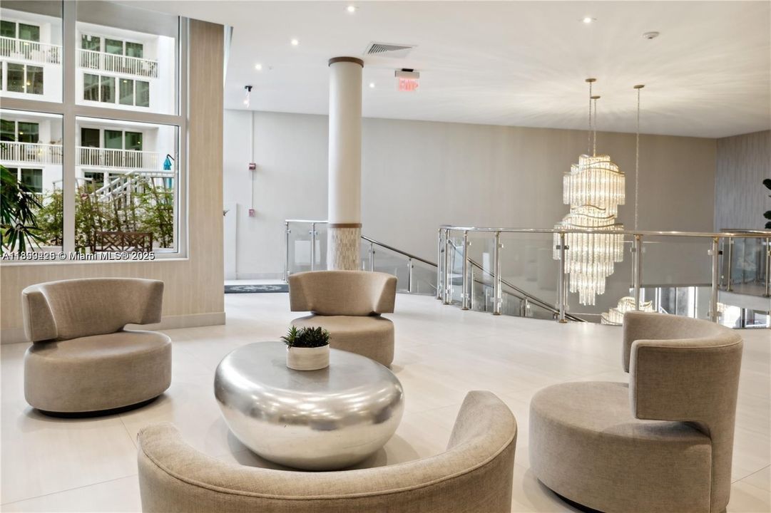 For Rent: $2,600 (1 beds, 1 baths, 570 Square Feet)