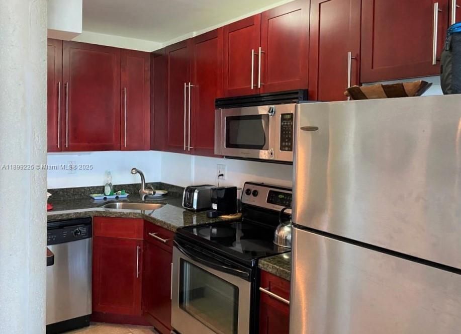 For Rent: $2,600 (1 beds, 1 baths, 570 Square Feet)