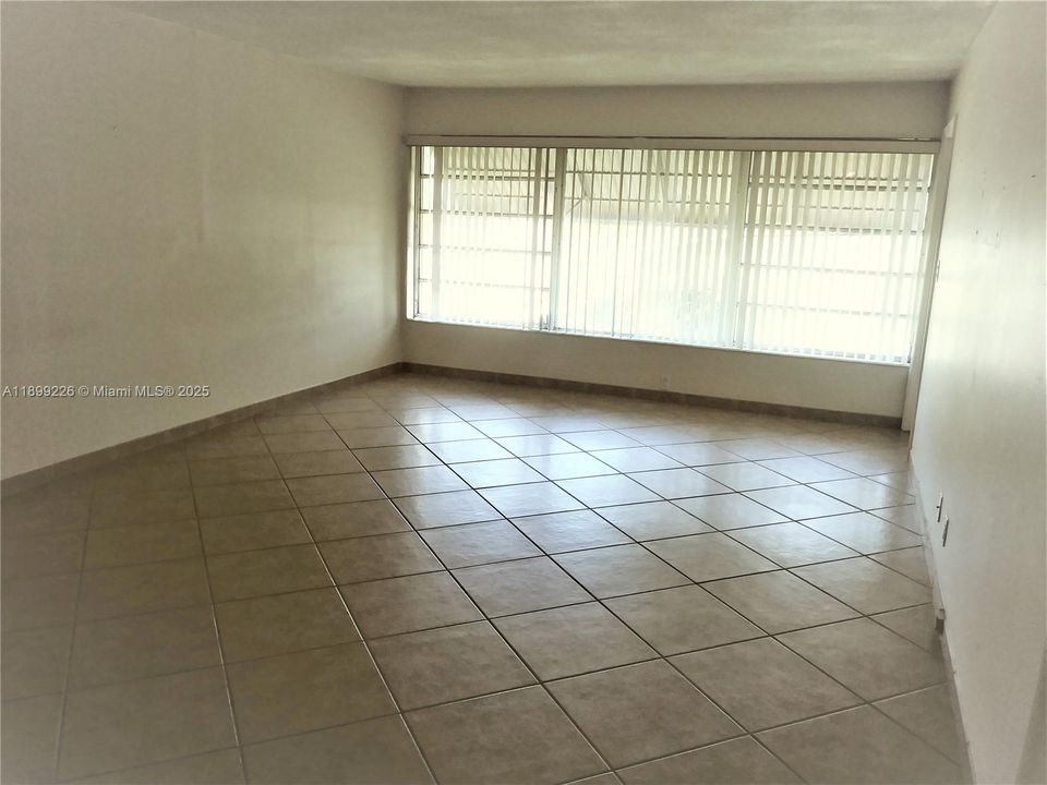 Recently Rented: $1,695 (1 beds, 1 baths, 746 Square Feet)