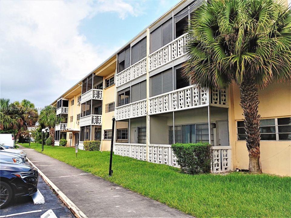 Recently Rented: $1,695 (1 beds, 1 baths, 746 Square Feet)