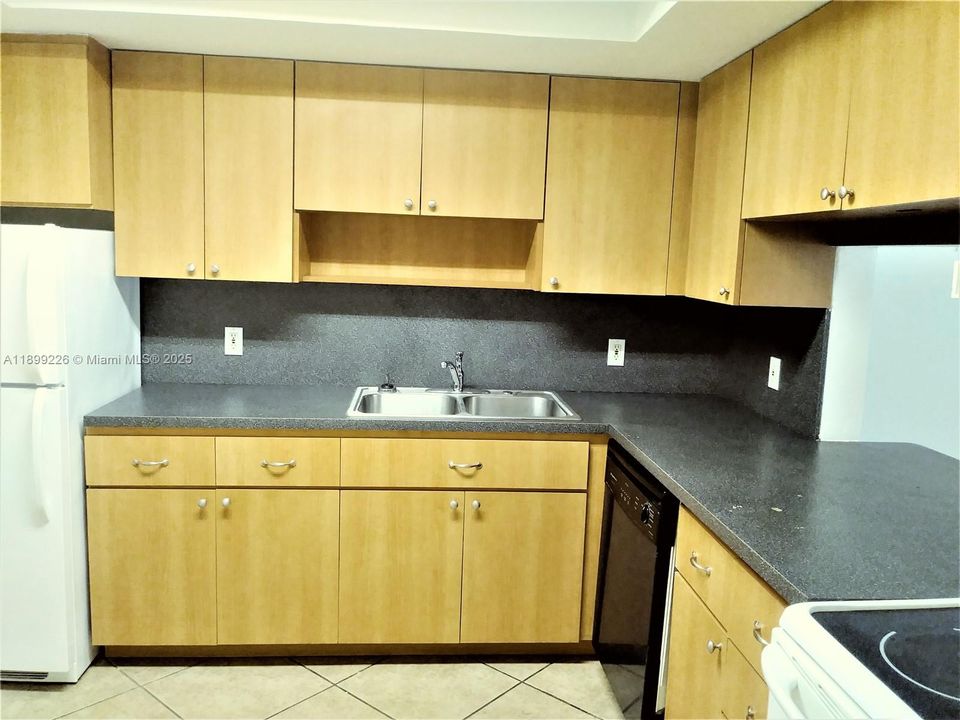 Recently Rented: $1,695 (1 beds, 1 baths, 746 Square Feet)