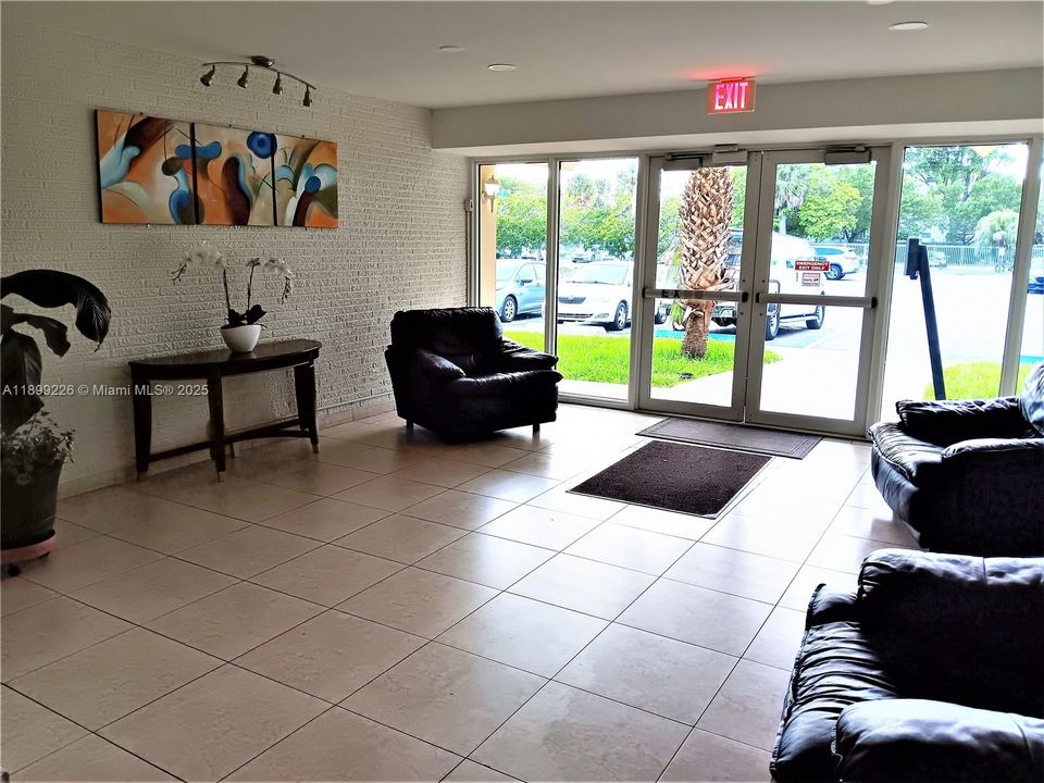 Recently Rented: $1,695 (1 beds, 1 baths, 746 Square Feet)