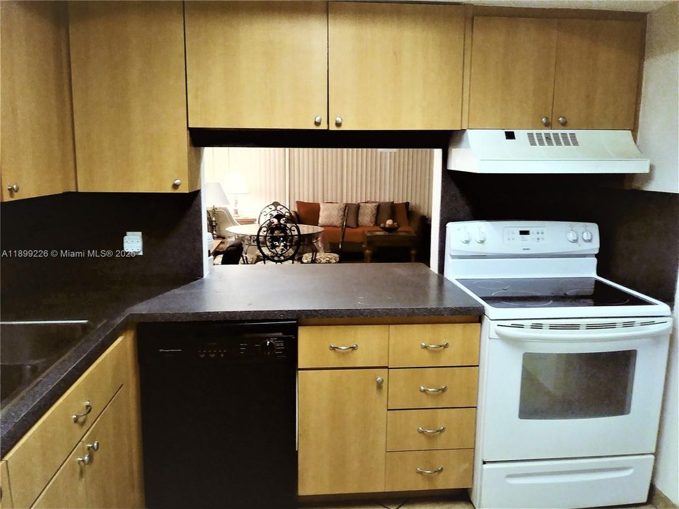 Recently Rented: $1,695 (1 beds, 1 baths, 746 Square Feet)